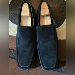 Men’s Black Loafers. Very clean. See pix for condition.
